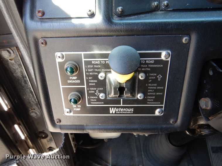 image for item KR9168 2000 HME 1871  pumper fire truck