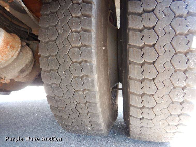 image for item KR9168 2000 HME 1871  pumper fire truck