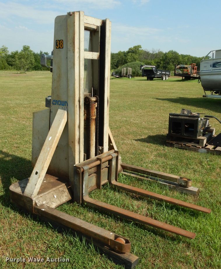 image for item KS9748 Crown 20MT-S  pallet jack