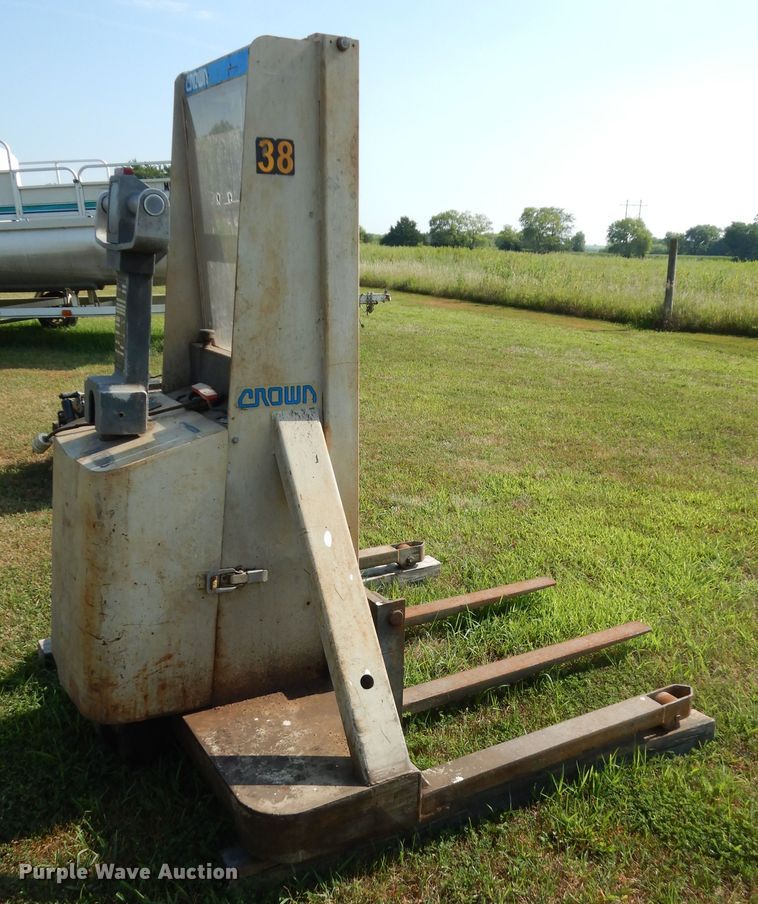 image for item KS9748 Crown 20MT-S  pallet jack