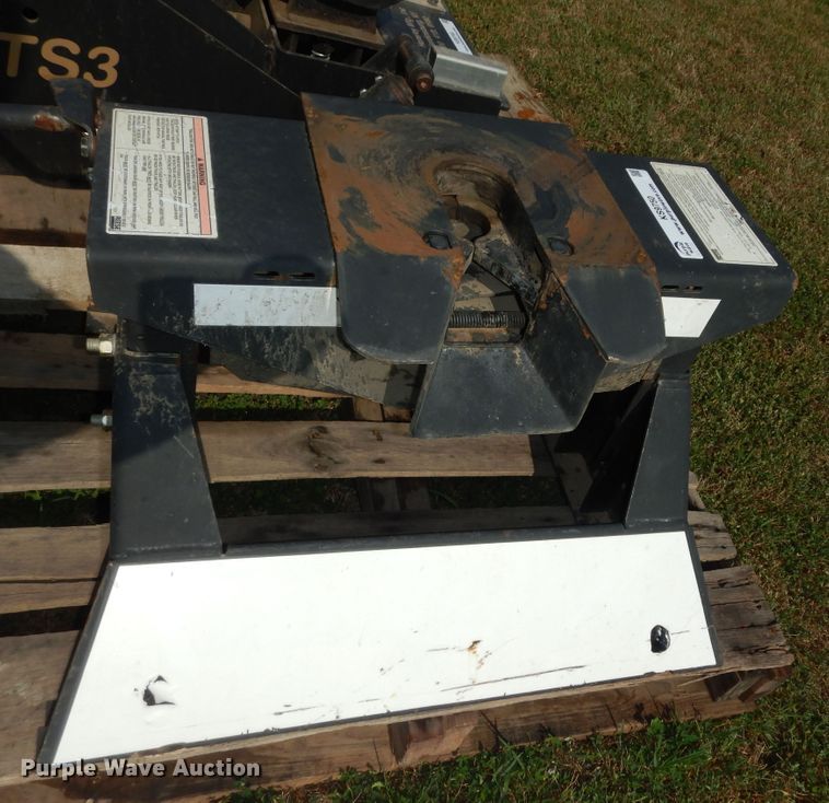 image for item KS9750 2001 Reese  fifth wheel hitch