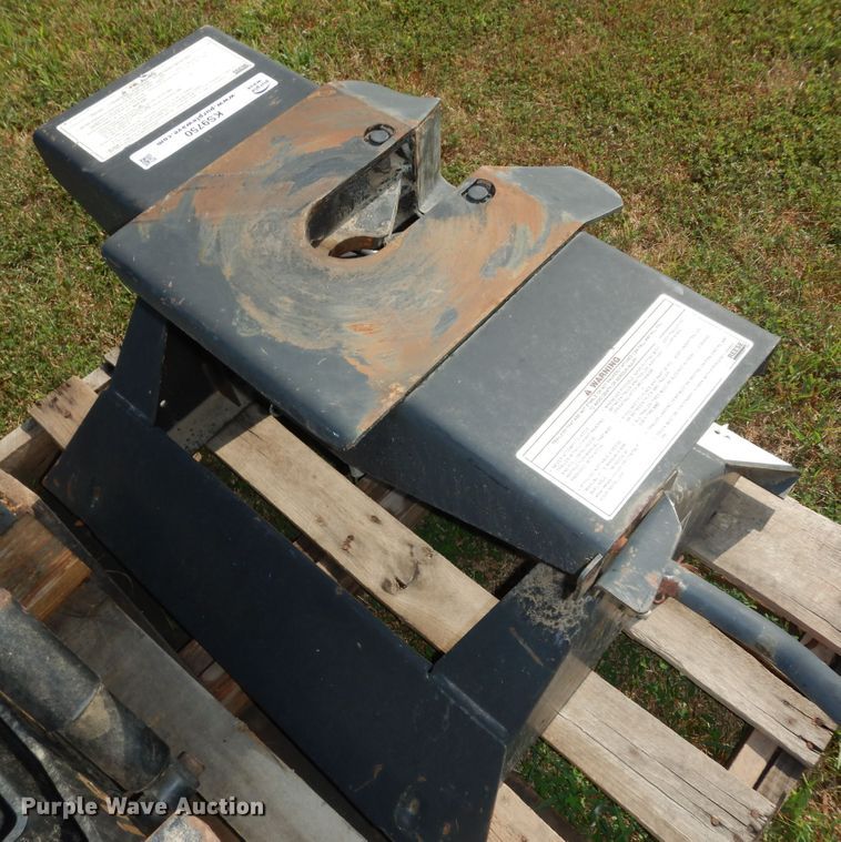 image for item KS9750 2001 Reese  fifth wheel hitch