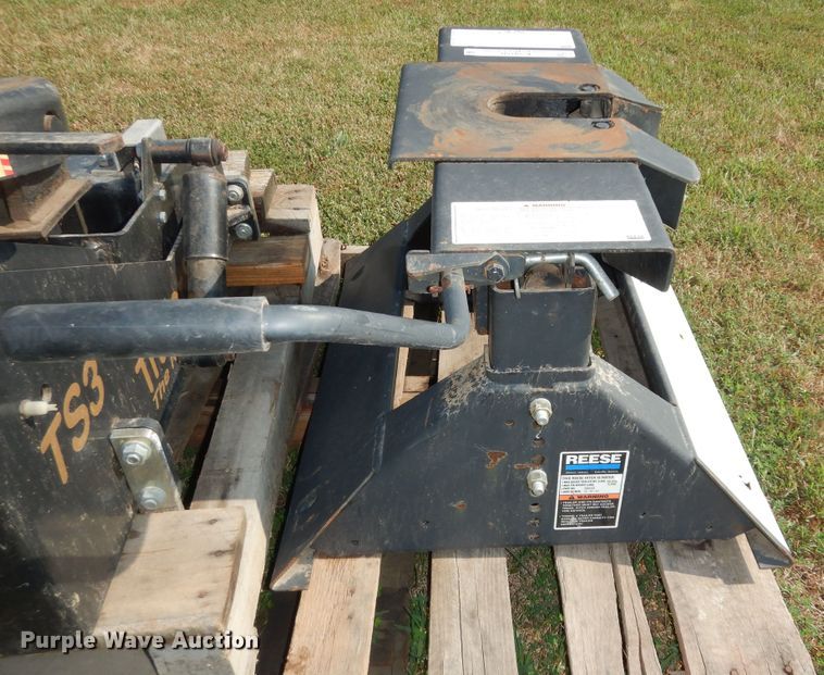 image for item KS9750 2001 Reese  fifth wheel hitch