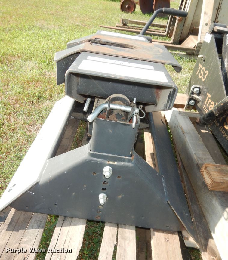 image for item KS9750 2001 Reese  fifth wheel hitch