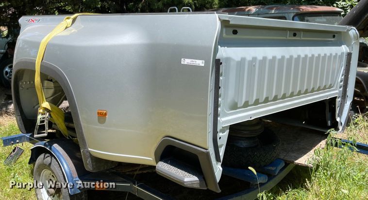 image for item LF9174 2021 Chevrolet 3500 8' L pickup truck bed