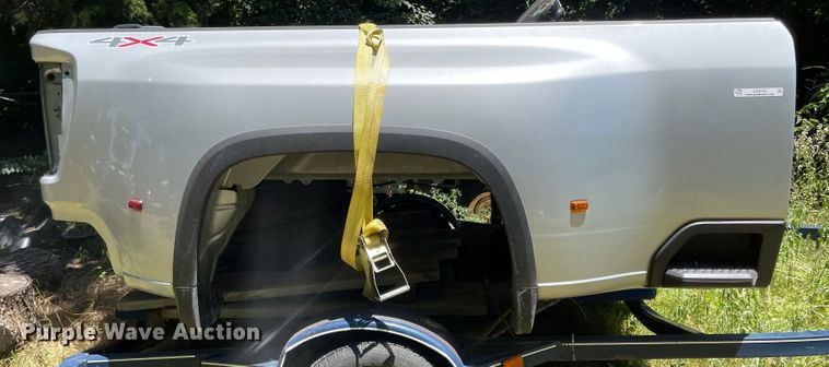 image for item LF9174 2021 Chevrolet 3500 8' L pickup truck bed