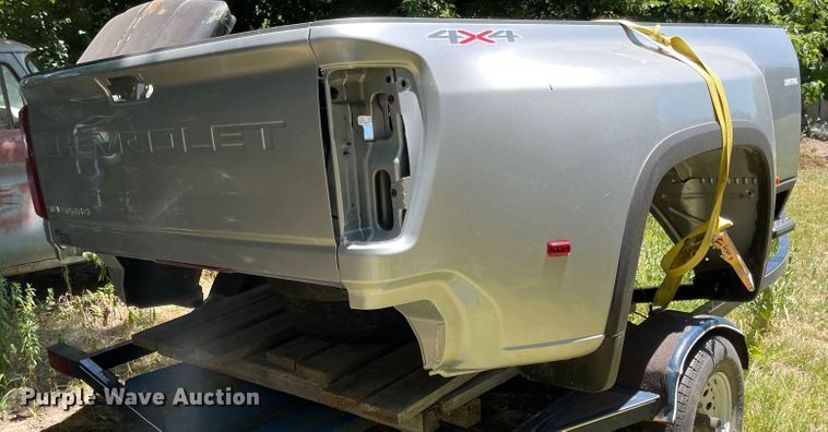 image for item LF9174 2021 Chevrolet 3500 8' L pickup truck bed