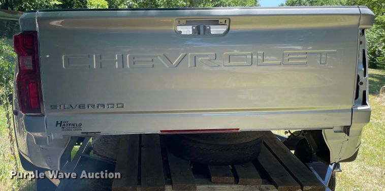 image for item LF9174 2021 Chevrolet 3500 8' L pickup truck bed