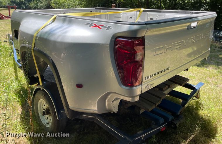 image for item LF9174 2021 Chevrolet 3500 8' L pickup truck bed