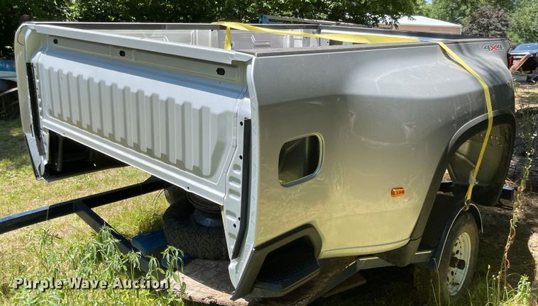 image for item LF9174 2021 Chevrolet 3500 8' L pickup truck bed