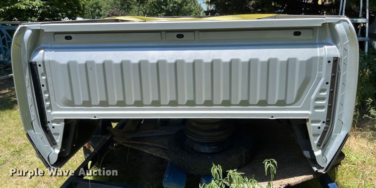 image for item LF9174 2021 Chevrolet 3500 8' L pickup truck bed
