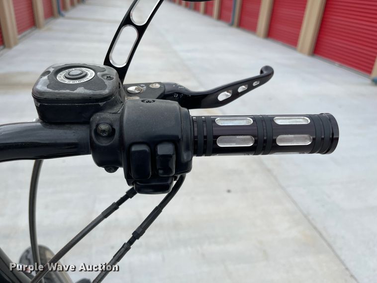 image for item LF9201 2009 Harley Davidson FXDB  motorcycle