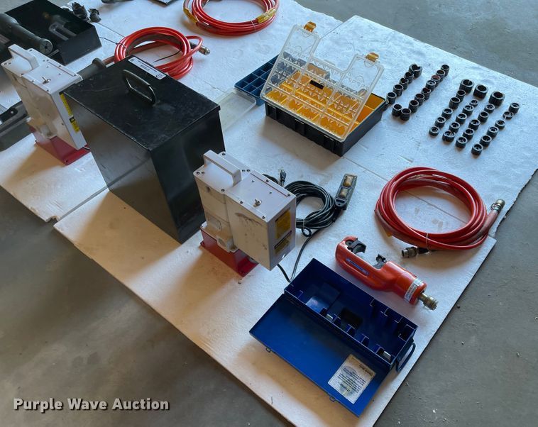 image for item LF9209 Burndy  crimper