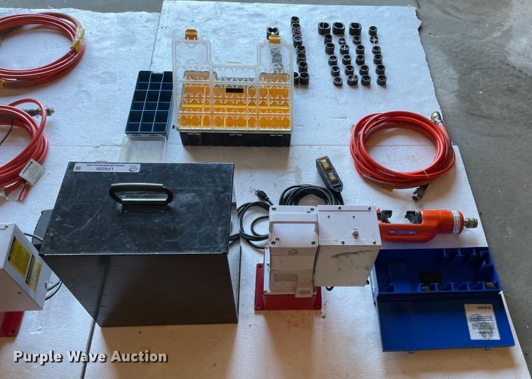 image for item LF9209 Burndy  crimper