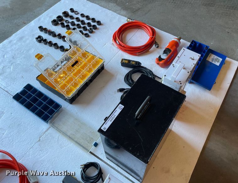 image for item LF9209 Burndy  crimper