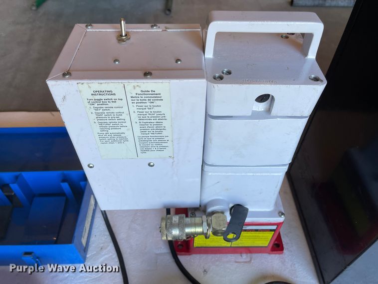 image for item LF9209 Burndy  crimper