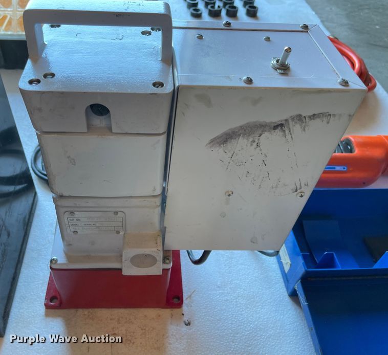 image for item LF9209 Burndy  crimper