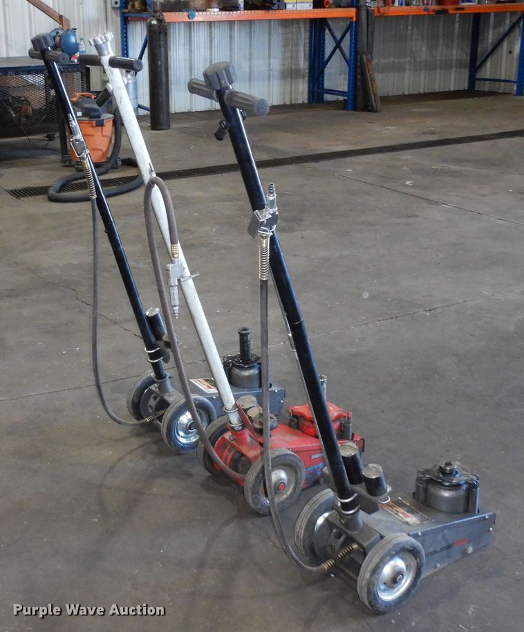 image for item LT9883 (3) floor jacks