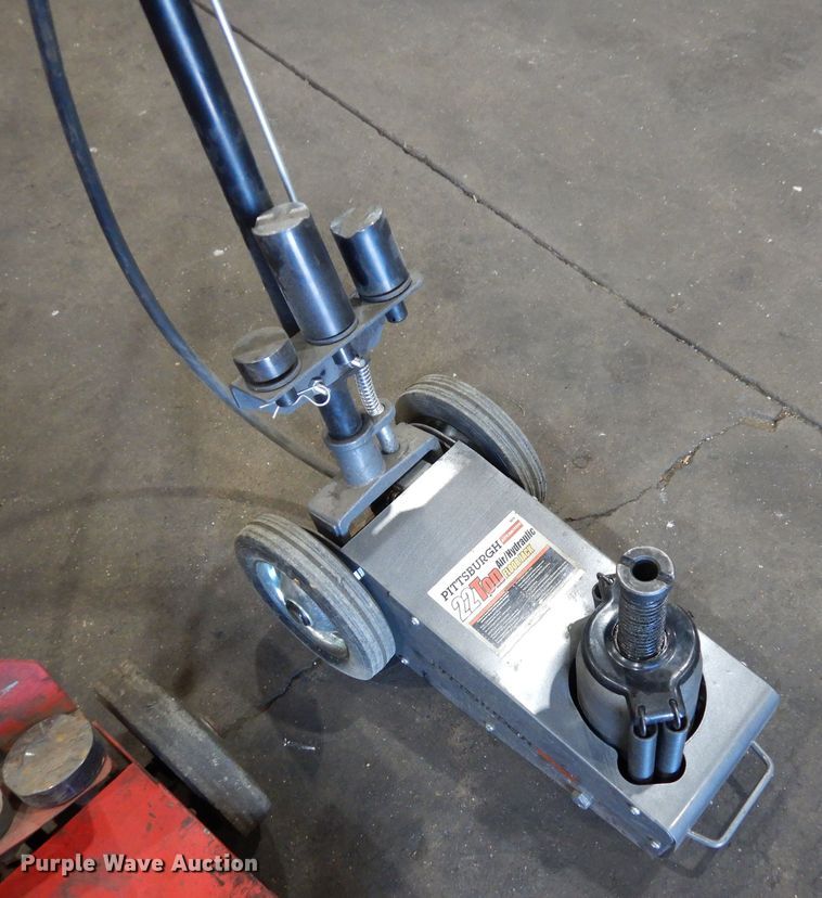 image for item LT9883 (3) floor jacks