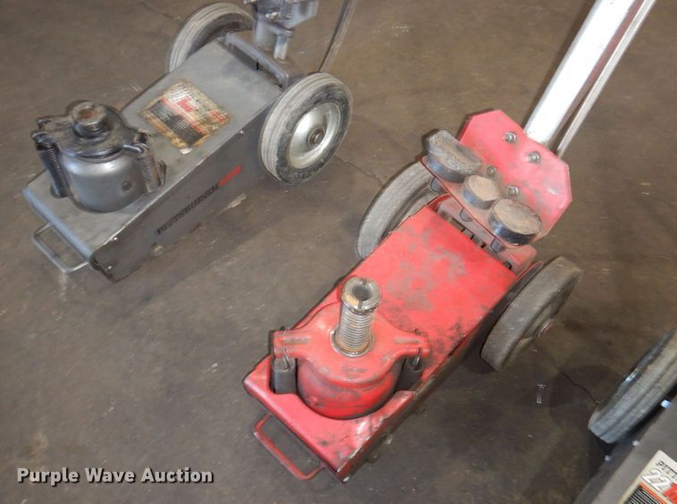 image for item LT9883 (3) floor jacks