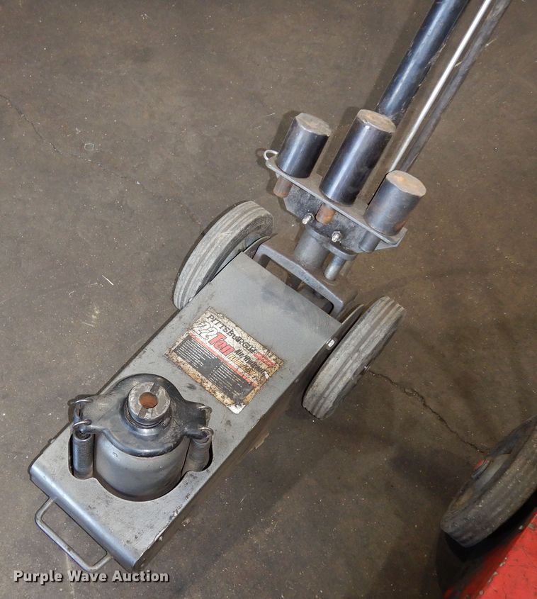 image for item LT9883 (3) floor jacks