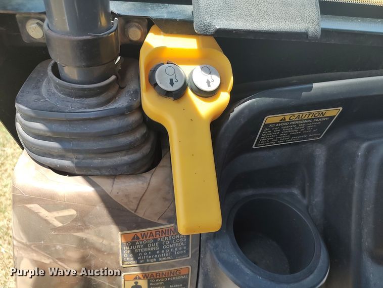 image for item LU9183 Kubota RTV 900  utility vehicle