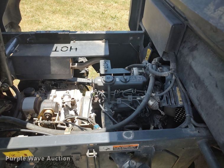 image for item LU9183 Kubota RTV 900  utility vehicle