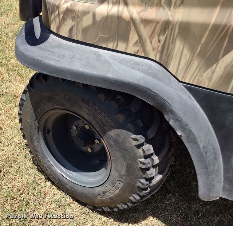 image for item LU9183 Kubota RTV 900  utility vehicle