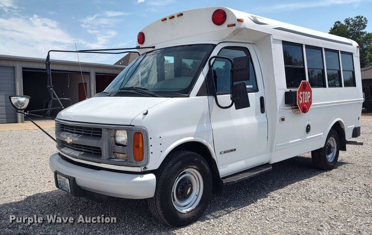 image for item LU9198 1999 Chevrolet Express 3500  school bus