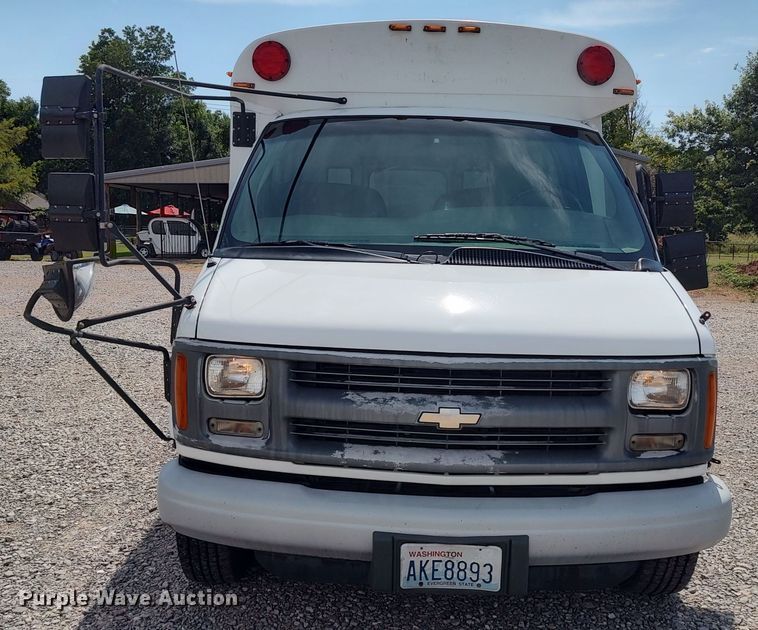 image for item LU9198 1999 Chevrolet Express 3500  school bus