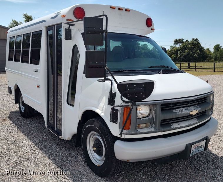 image for item LU9198 1999 Chevrolet Express 3500  school bus