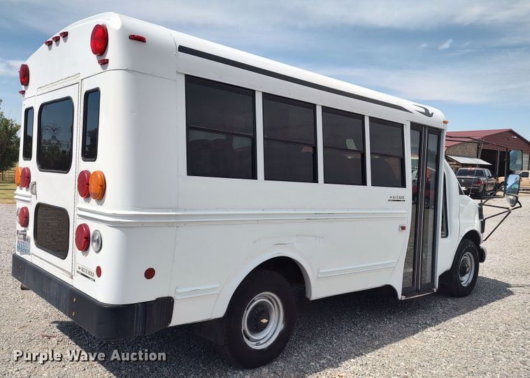 image for item LU9198 1999 Chevrolet Express 3500  school bus