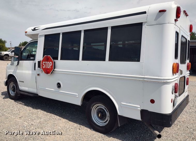image for item LU9198 1999 Chevrolet Express 3500  school bus