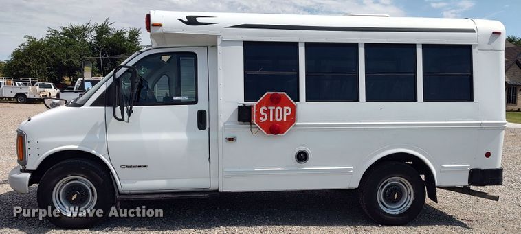 image for item LU9198 1999 Chevrolet Express 3500  school bus