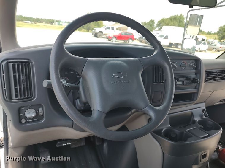 image for item LU9198 1999 Chevrolet Express 3500  school bus