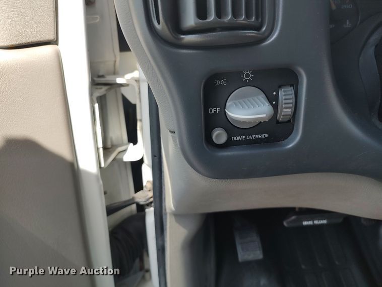 image for item LU9198 1999 Chevrolet Express 3500  school bus