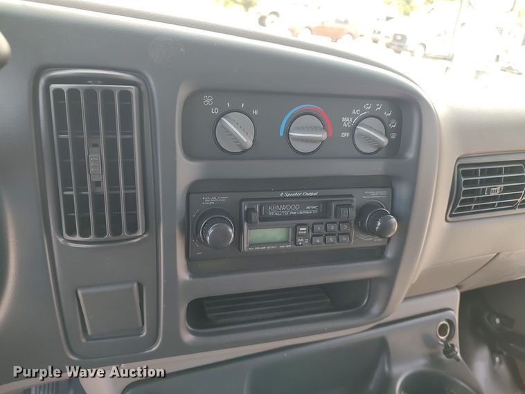 image for item LU9198 1999 Chevrolet Express 3500  school bus