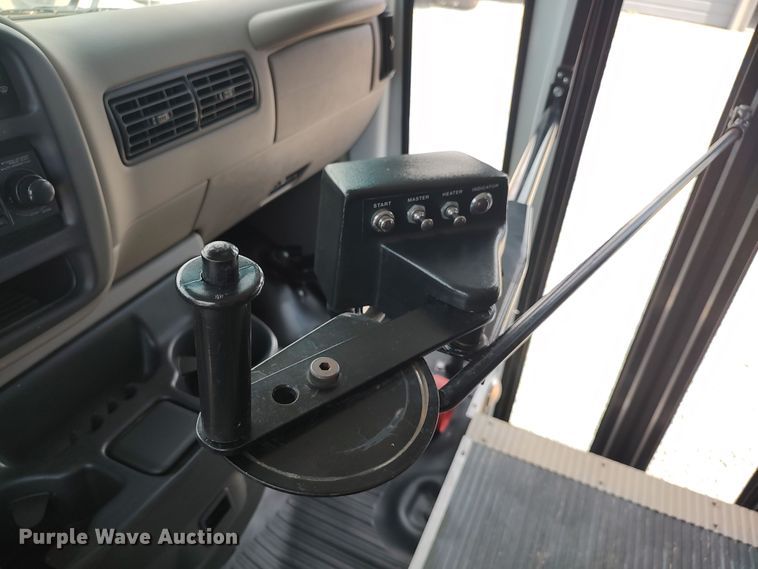 image for item LU9198 1999 Chevrolet Express 3500  school bus