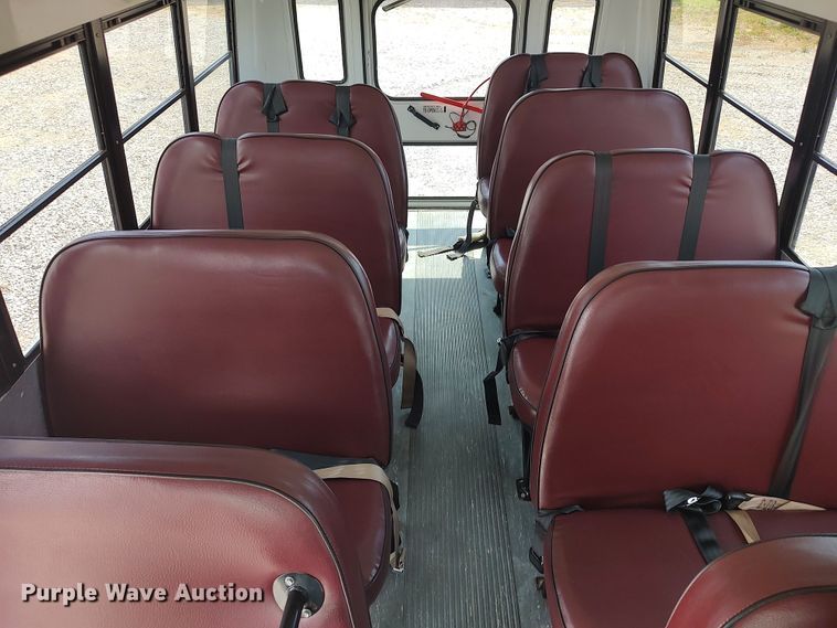 image for item LU9198 1999 Chevrolet Express 3500  school bus