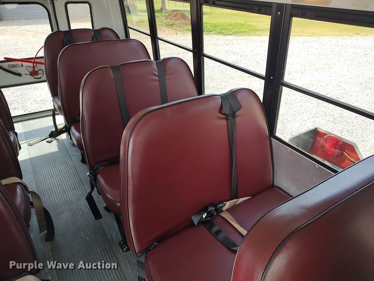 image for item LU9198 1999 Chevrolet Express 3500  school bus