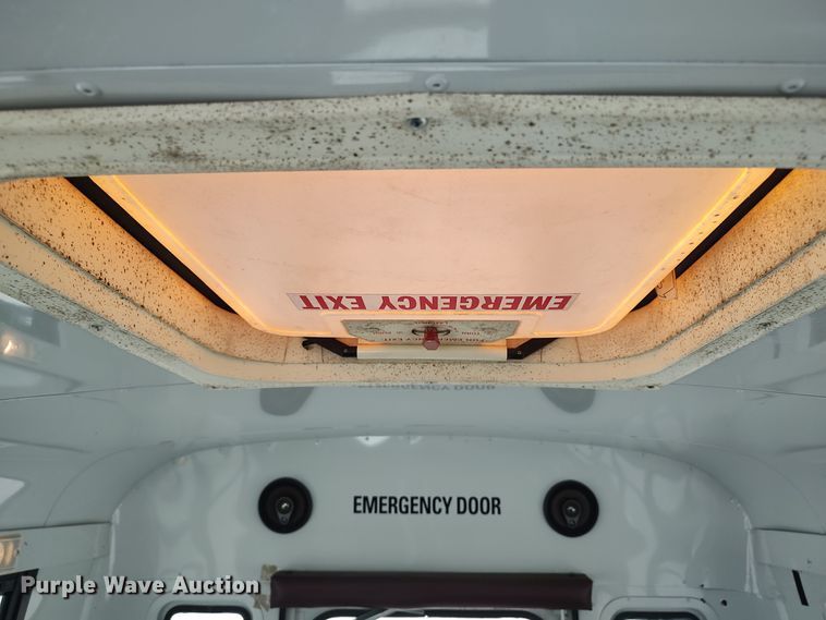 image for item LU9198 1999 Chevrolet Express 3500  school bus