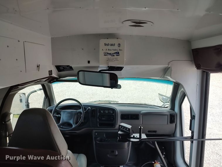 image for item LU9198 1999 Chevrolet Express 3500  school bus