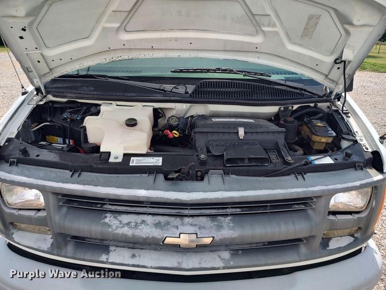 image for item LU9198 1999 Chevrolet Express 3500  school bus