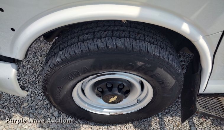 image for item LU9198 1999 Chevrolet Express 3500  school bus