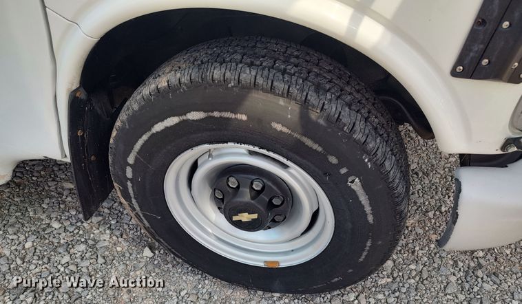 image for item LU9198 1999 Chevrolet Express 3500  school bus