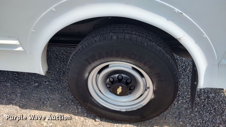 image for item LU9198 1999 Chevrolet Express 3500  school bus