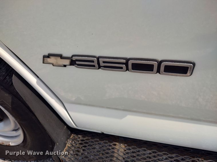 image for item LU9198 1999 Chevrolet Express 3500  school bus