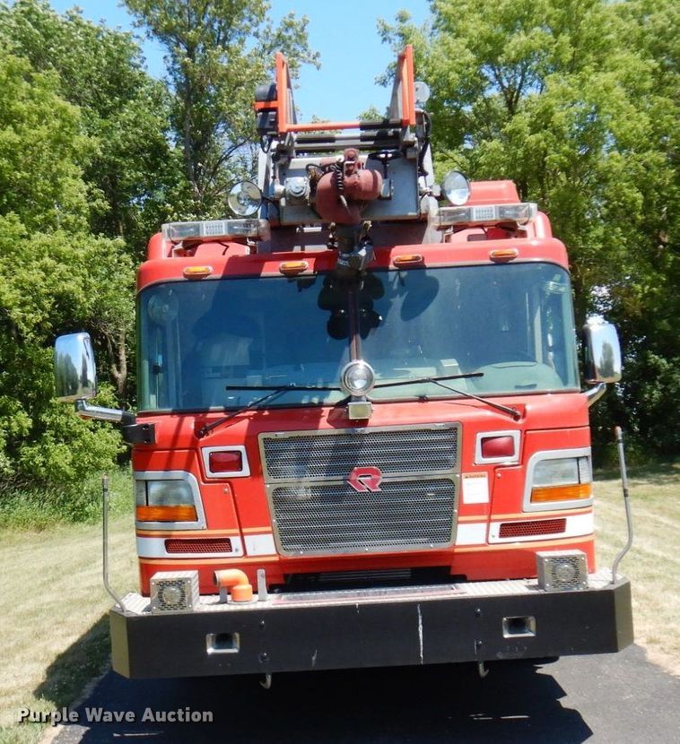 image for item MF9671 2004 Spartan Gladiator  Quint fire truck