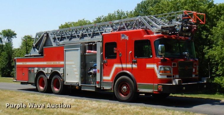 image for item MF9671 2004 Spartan Gladiator  Quint fire truck