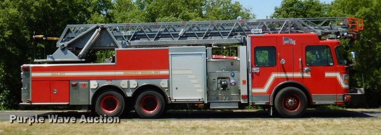 image for item MF9671 2004 Spartan Gladiator  Quint fire truck